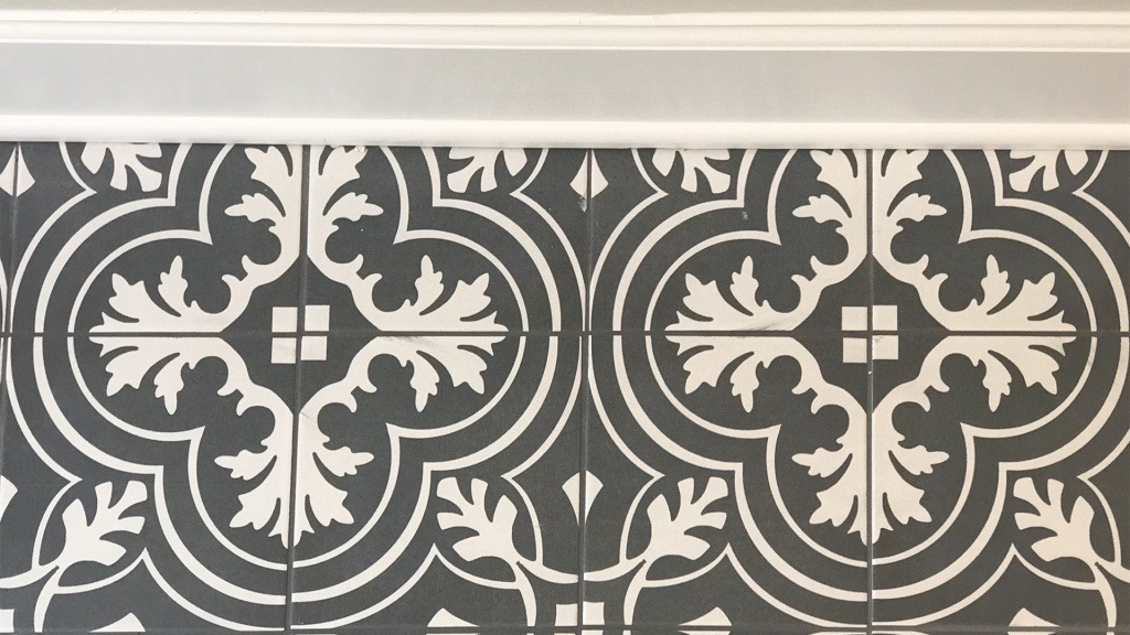 Patterned Tile - Header