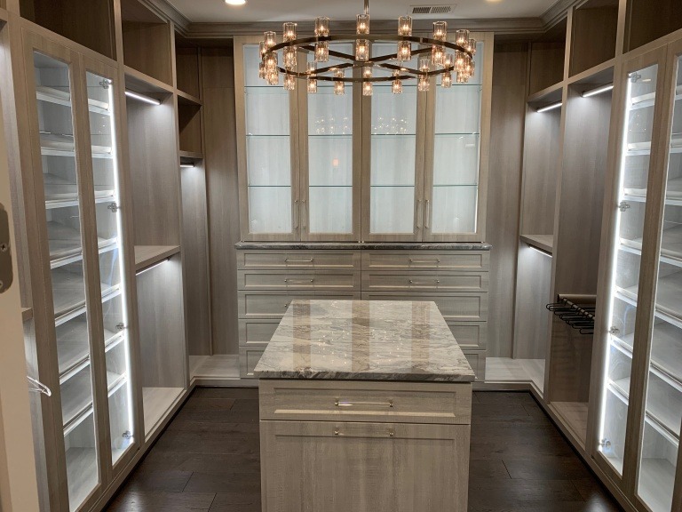 A Deluxe closet from Tailored Living. ©Tailored Living, used with permission.